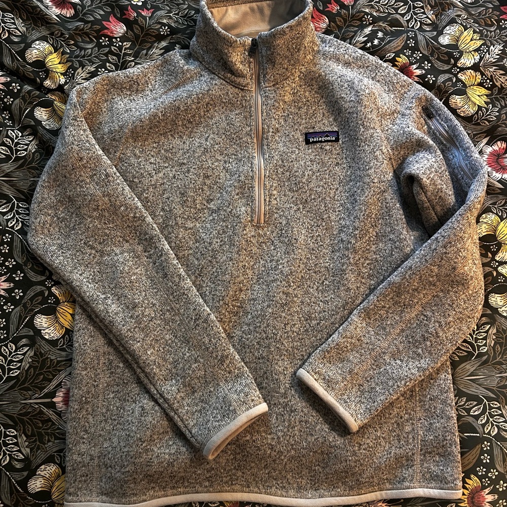 Patagonia gray/beige women’s 1/4 zip Better Sweater size Large